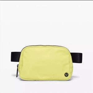 Lululemon everywhere belt bag in lemon Vibe color